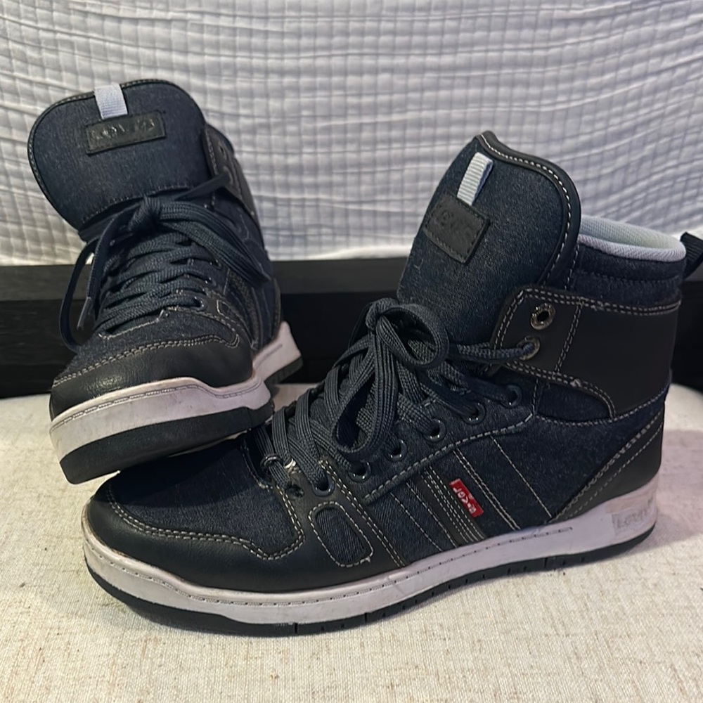 Levi's Woman’s Black High-Top Sneakers